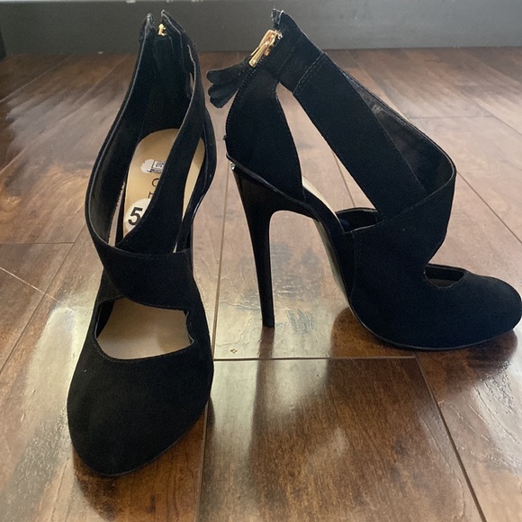 GUESS Black Suede Mary Jane stiletto 4.25” Heels 5.5 - Picture 3 of 7